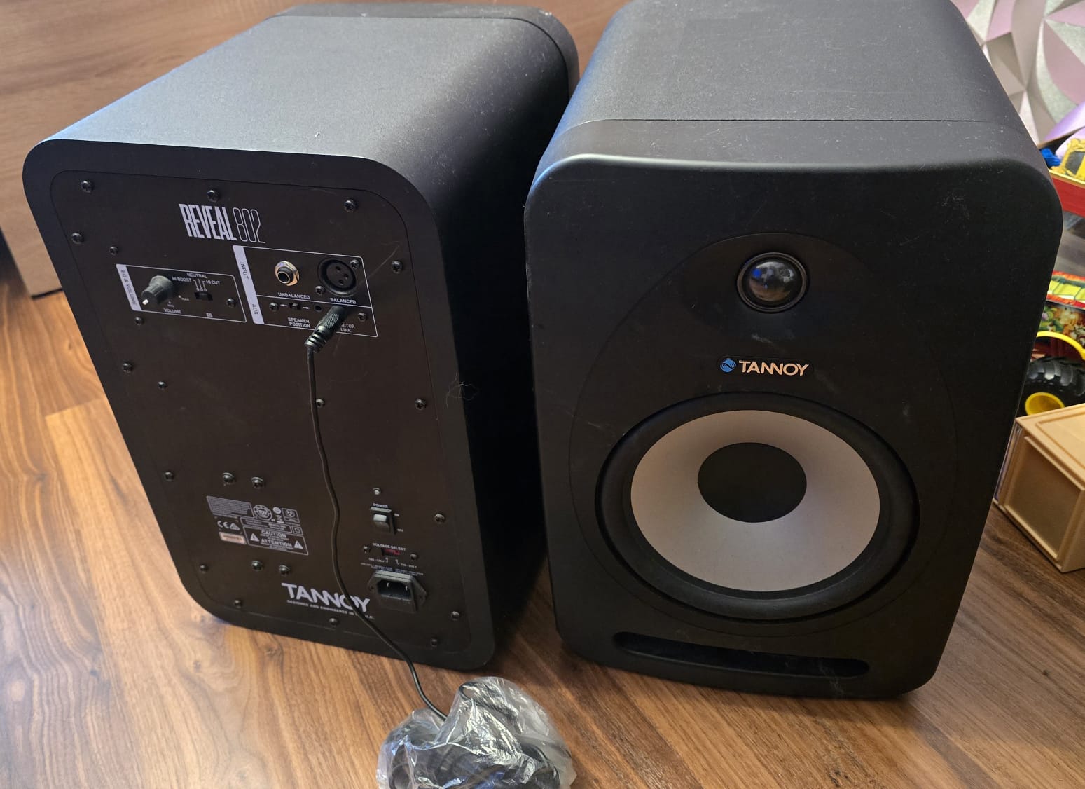 Продаю студийные мониторы Tannoy Reveal 802 — новые